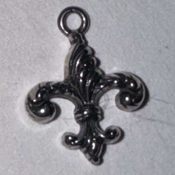 Fleur de Lis Sterling Silver Pendant - Picture 1 of 16